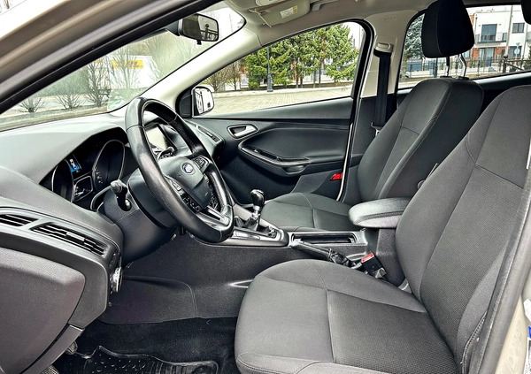 Ford Focus cena 35900 przebieg: 188000, rok produkcji 2016 z Swarzędz małe 667